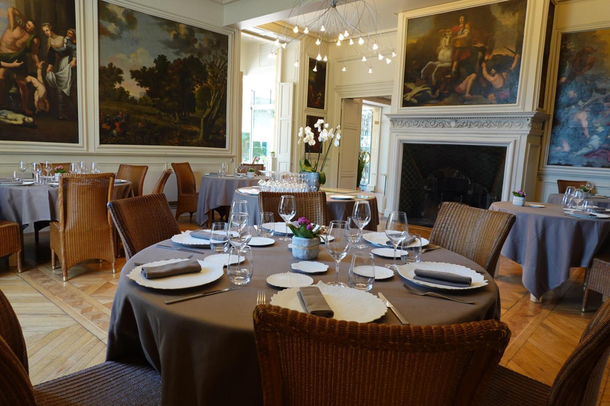 Hotel Chateau De Champlong Table **** Golf & Villerest (Loire)